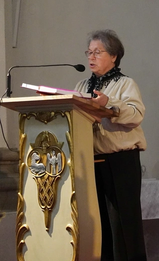 Pielgrzymka chorych, a także uczniów szkoły imienia św. Jadwigi u swojej patronki