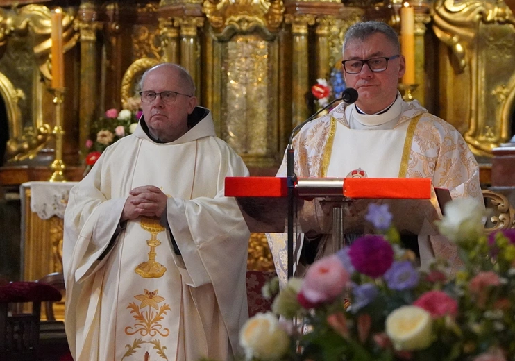Pielgrzymka chorych, a także uczniów szkoły imienia św. Jadwigi u swojej patronki