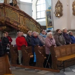 Pielgrzymka chorych, a także uczniów szkoły imienia św. Jadwigi u swojej patronki