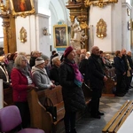 Pielgrzymka chorych, a także uczniów szkoły imienia św. Jadwigi u swojej patronki