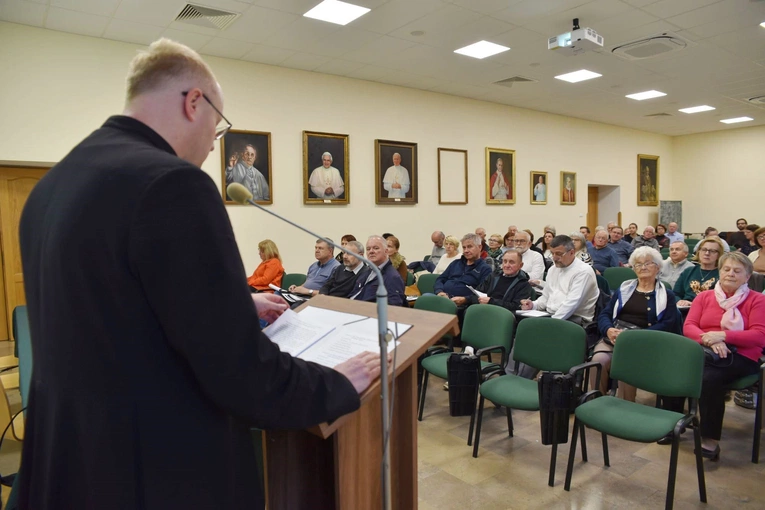 Powrót do źródeł, czyli co Ojcowie Kościoła mają nam dziś do powiedzenia