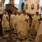 Pielgrzymka mieszkańców Trzebnicy do grobu św. Jadwigi Śląskiej - poświęcenie sztandaru gminy