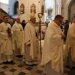 Pielgrzymka mieszkańców Trzebnicy do grobu św. Jadwigi Śląskiej - poświęcenie sztandaru gminy