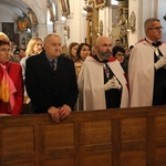 Pielgrzymka mieszkańców Trzebnicy do grobu św. Jadwigi Śląskiej - poświęcenie sztandaru gminy