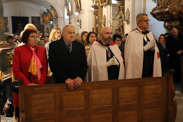 Pielgrzymka mieszkańców Trzebnicy do grobu św. Jadwigi Śląskiej - poświęcenie sztandaru gminy