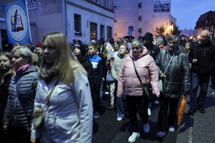 Pielgrzymka mieszkańców Trzebnicy do grobu św. Jadwigi Śląskiej - poświęcenie sztandaru gminy