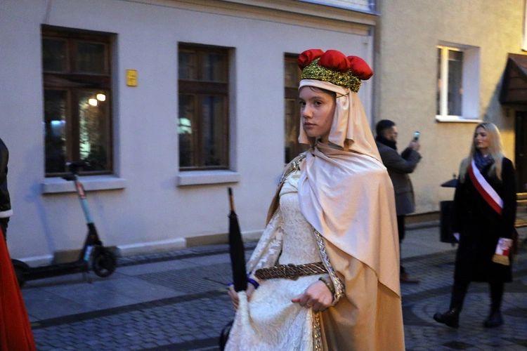 Pielgrzymka mieszkańców Trzebnicy do grobu św. Jadwigi Śląskiej - poświęcenie sztandaru gminy