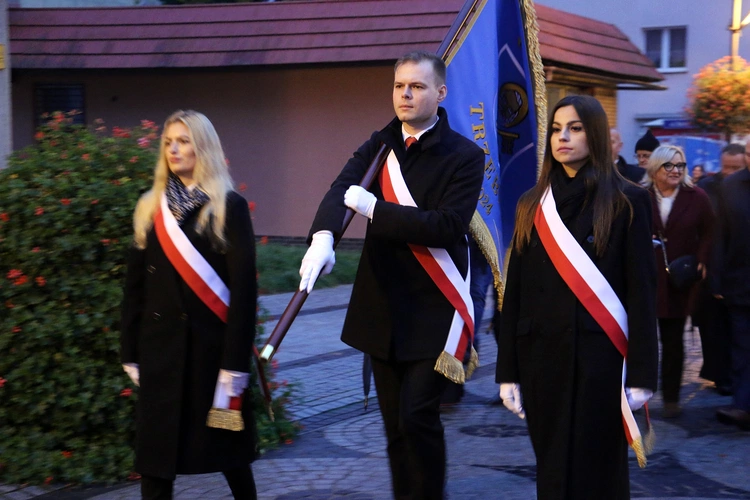 Pielgrzymka mieszkańców Trzebnicy do grobu św. Jadwigi Śląskiej - poświęcenie sztandaru gminy