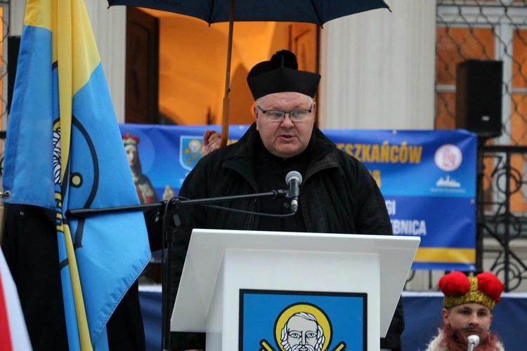 Pielgrzymka mieszkańców Trzebnicy do grobu św. Jadwigi Śląskiej - poświęcenie sztandaru gminy