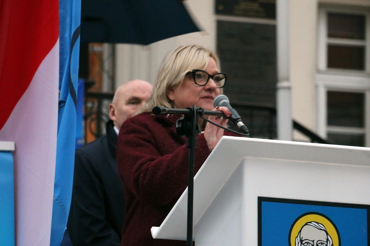 Pielgrzymka mieszkańców Trzebnicy do grobu św. Jadwigi Śląskiej - poświęcenie sztandaru gminy