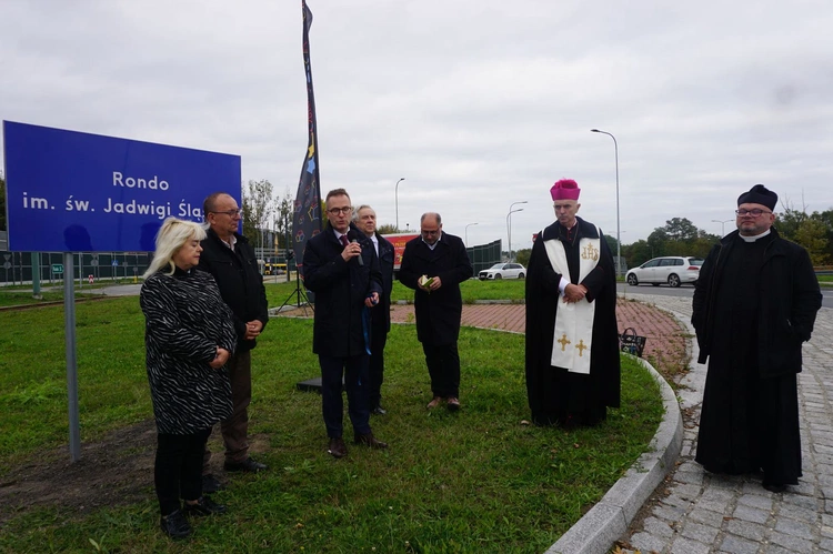 Odsłonięcie i poświęcenie tablicy na rondzie św. Jadwigi Śląskiej