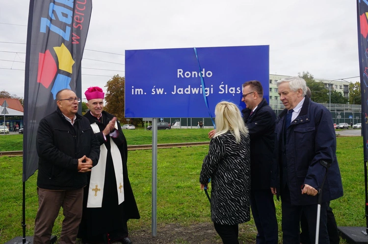 Odsłonięcie i poświęcenie tablicy na rondzie św. Jadwigi Śląskiej