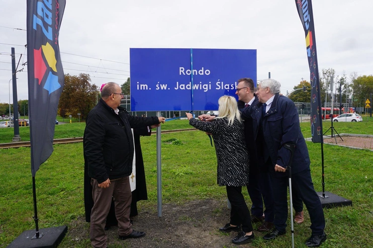 Odsłonięcie i poświęcenie tablicy na rondzie św. Jadwigi Śląskiej