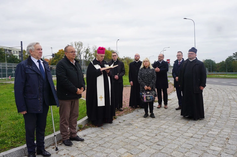 Odsłonięcie i poświęcenie tablicy na rondzie św. Jadwigi Śląskiej