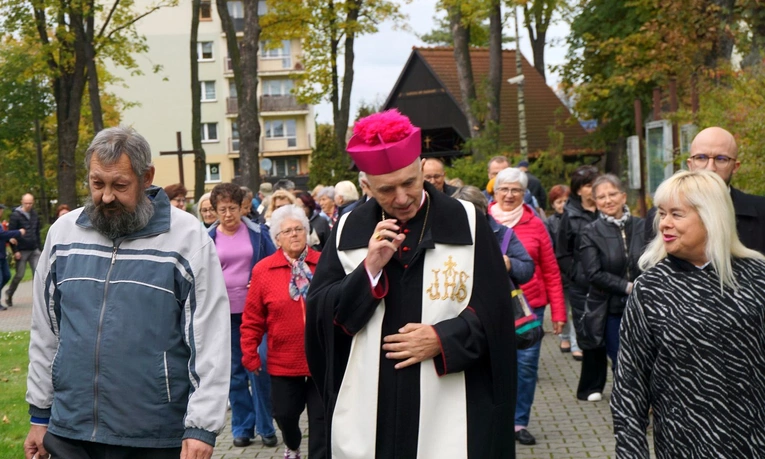 Odsłonięcie i poświęcenie tablicy na rondzie św. Jadwigi Śląskiej