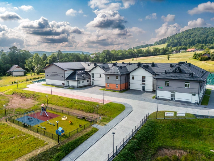 Nowa szkoła w Gródku k. Grybowa
