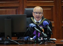 Sędzia Dariusz Łubowski na sali Sądu Okręgowego w Warszawie
