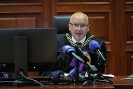 Sędzia Dariusz Łubowski na sali Sądu Okręgowego w Warszawie