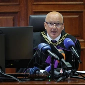 Sędzia Dariusz Łubowski na sali Sądu Okręgowego w Warszawie