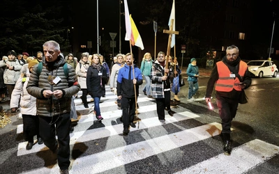 Z ciemności do światła. Nocna Droga Różańcowa z Ochoty na Żerań