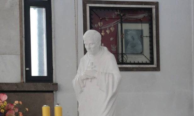 Popiełuszko w rzeźbie