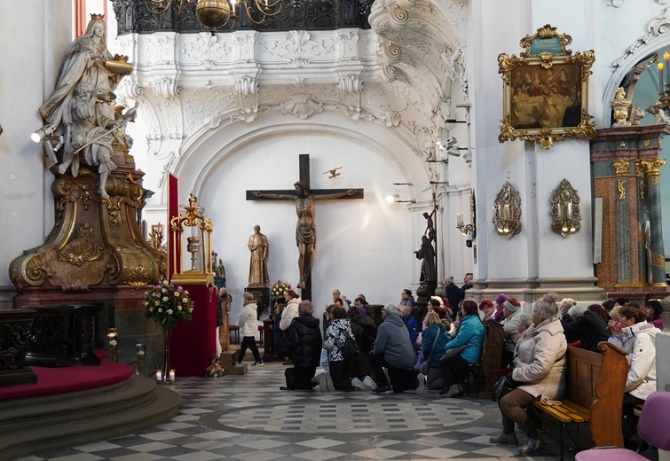 Trzebnica 2025. Pielgrzymka kobiet do grobu św. Jadwigi