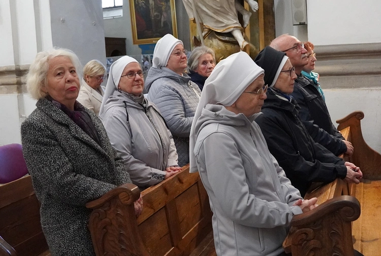 Trzebnica 2025. Pielgrzymka kobiet do grobu św. Jadwigi