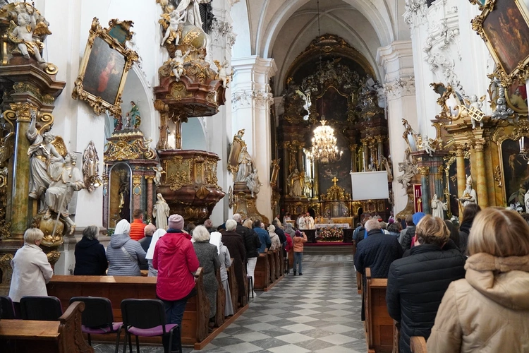 Trzebnica 2025. Pielgrzymka kobiet do grobu św. Jadwigi