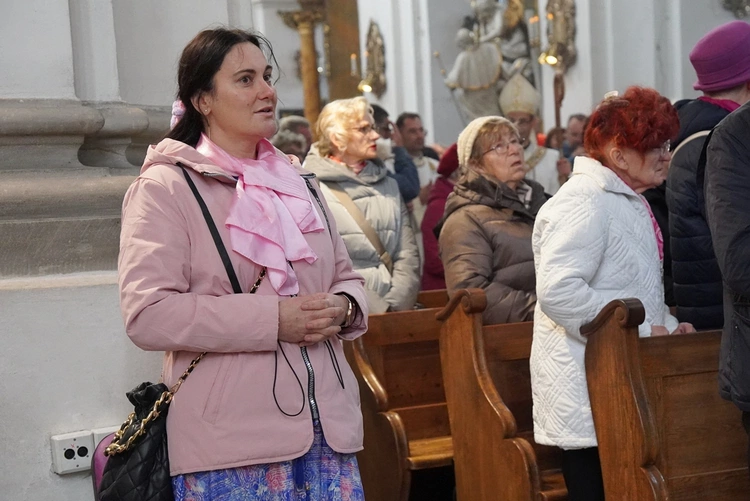 Trzebnica 2025. Pielgrzymka kobiet do grobu św. Jadwigi