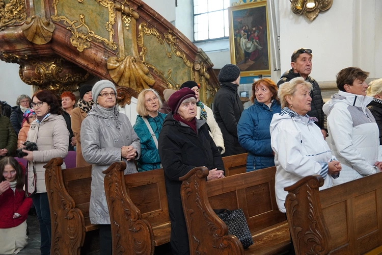 Trzebnica 2025. Pielgrzymka kobiet do grobu św. Jadwigi