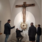 Montaż nowego prezbiterium