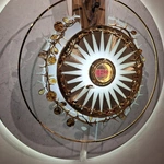 Montaż nowego prezbiterium