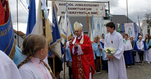 Bp Iwanecki: Być dzieckiem Maryi to znaczy naśladować naszą Matkę, rozważać Jej życie