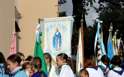 Pielgrzymka Dzieci Maryi do Zbrosławic