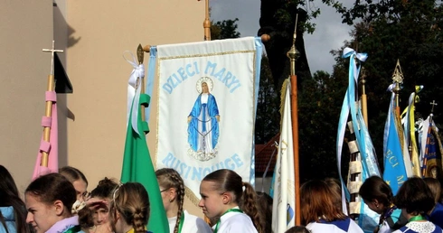 Pielgrzymka Dzieci Maryi do Zbrosławic