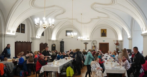 Wokół pielgrzymiego kabelka i siostrzanej zupy