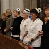 Pracownicy służby zdrowia na Mszy Św. w katowickiej Katedrze Chrystusa Króla