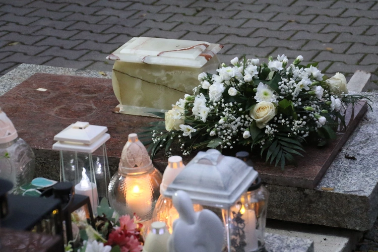 Płock. Pogrzeb dzieci zmarłych przed urodzeniem