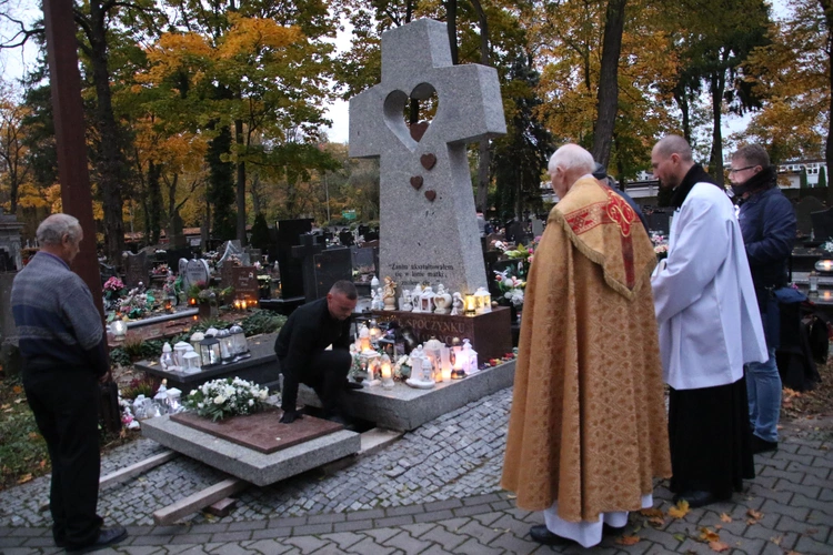 Płock. Pogrzeb dzieci zmarłych przed urodzeniem