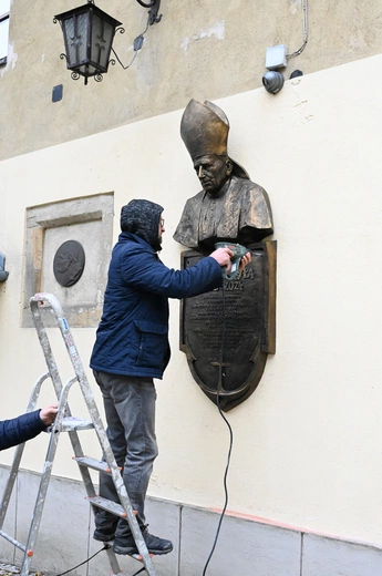 Tablica pamiątkowa ks. Jerzego Bryły