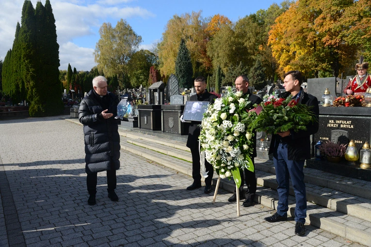 Tablica pamiątkowa ks. Jerzego Bryły