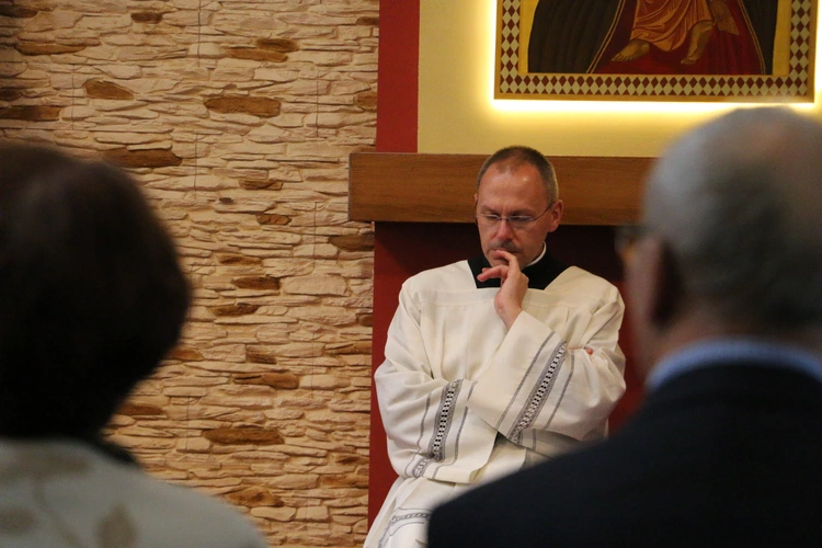 Płock. Spotkanie rodzin misjonarzy z bp. Szymonem Stułkowskim