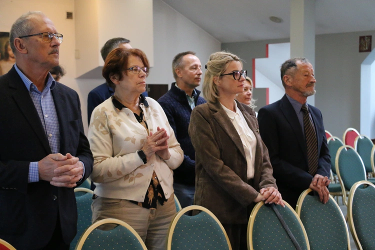 Płock. Spotkanie rodzin misjonarzy z bp. Szymonem Stułkowskim