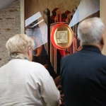Płock. Spotkanie rodzin misjonarzy z bp. Szymonem Stułkowskim