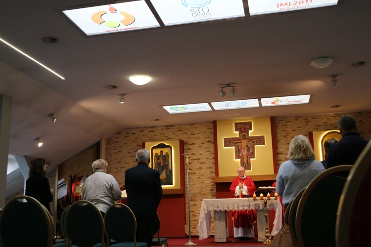 Płock. Spotkanie rodzin misjonarzy z bp. Szymonem Stułkowskim