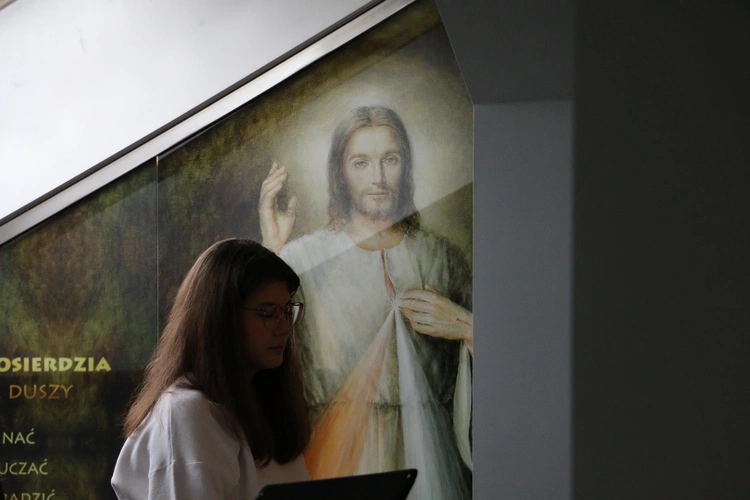 Płock. Spotkanie rodzin misjonarzy z bp. Szymonem Stułkowskim