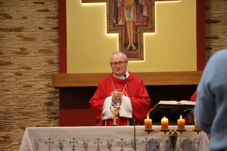 Płock. Spotkanie rodzin misjonarzy z bp. Szymonem Stułkowskim