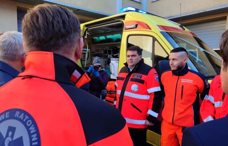 Śląskie. Nowe karetki dla pogotowia