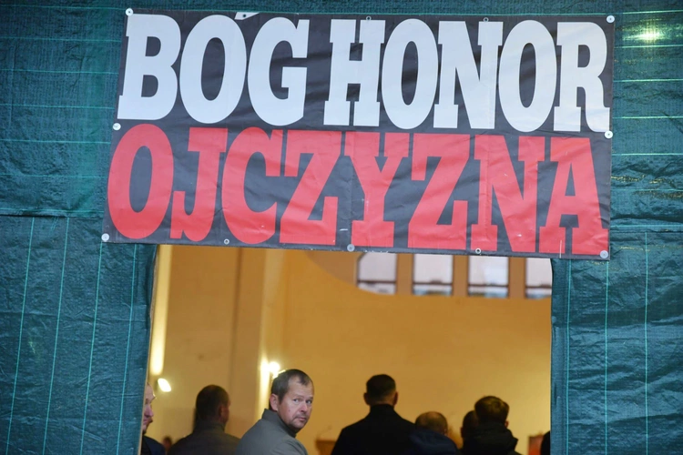 Patriotycznie i religijnie w Chojniku