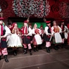 Podłoga drżała od tańca i śpiewu
